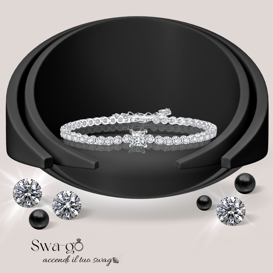 Primo piano del Bracciale Punto Luce Moissanite con pietra taglio quadrato in esposizione elegante
