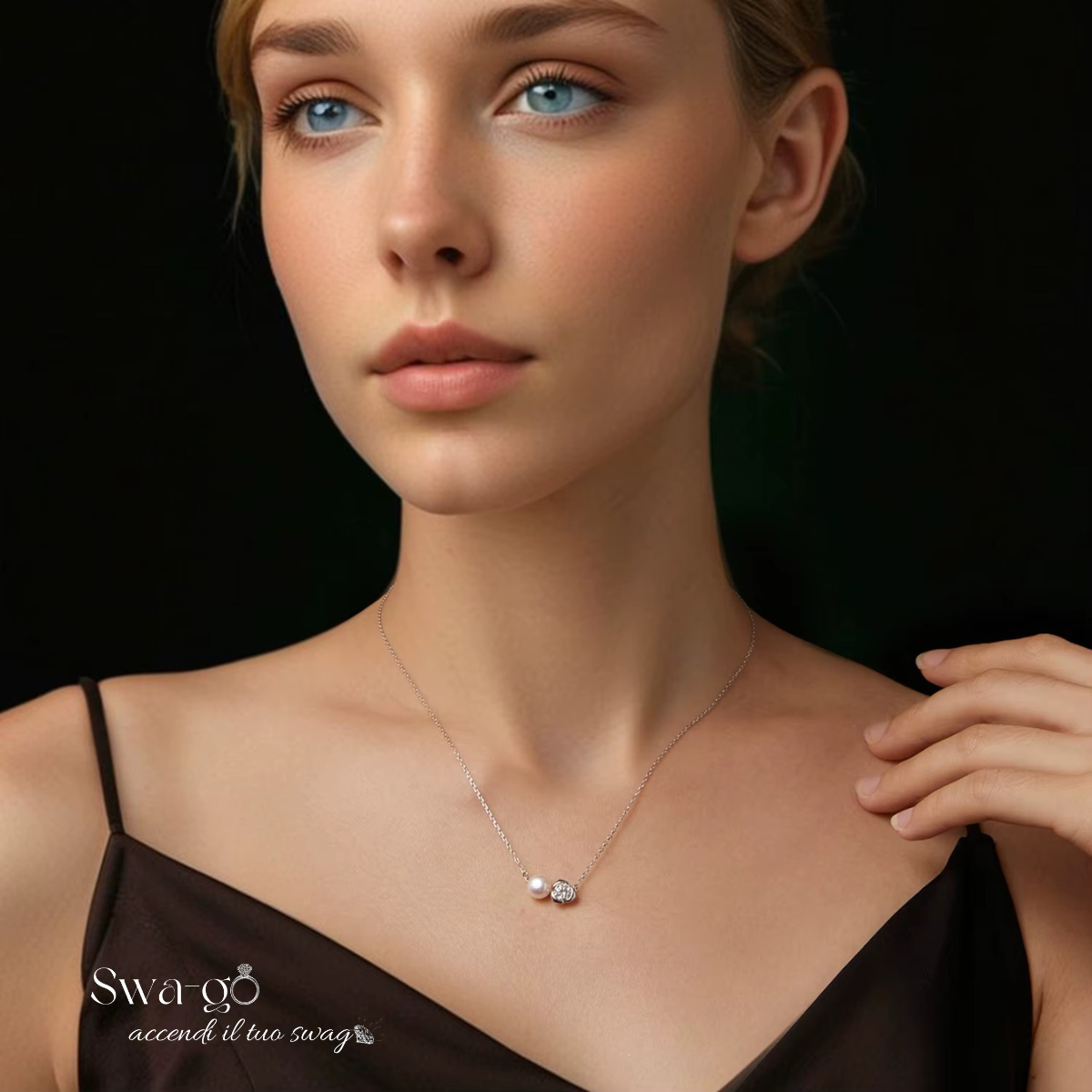 Collana indossata con incastonatura rosa e pietra certificata