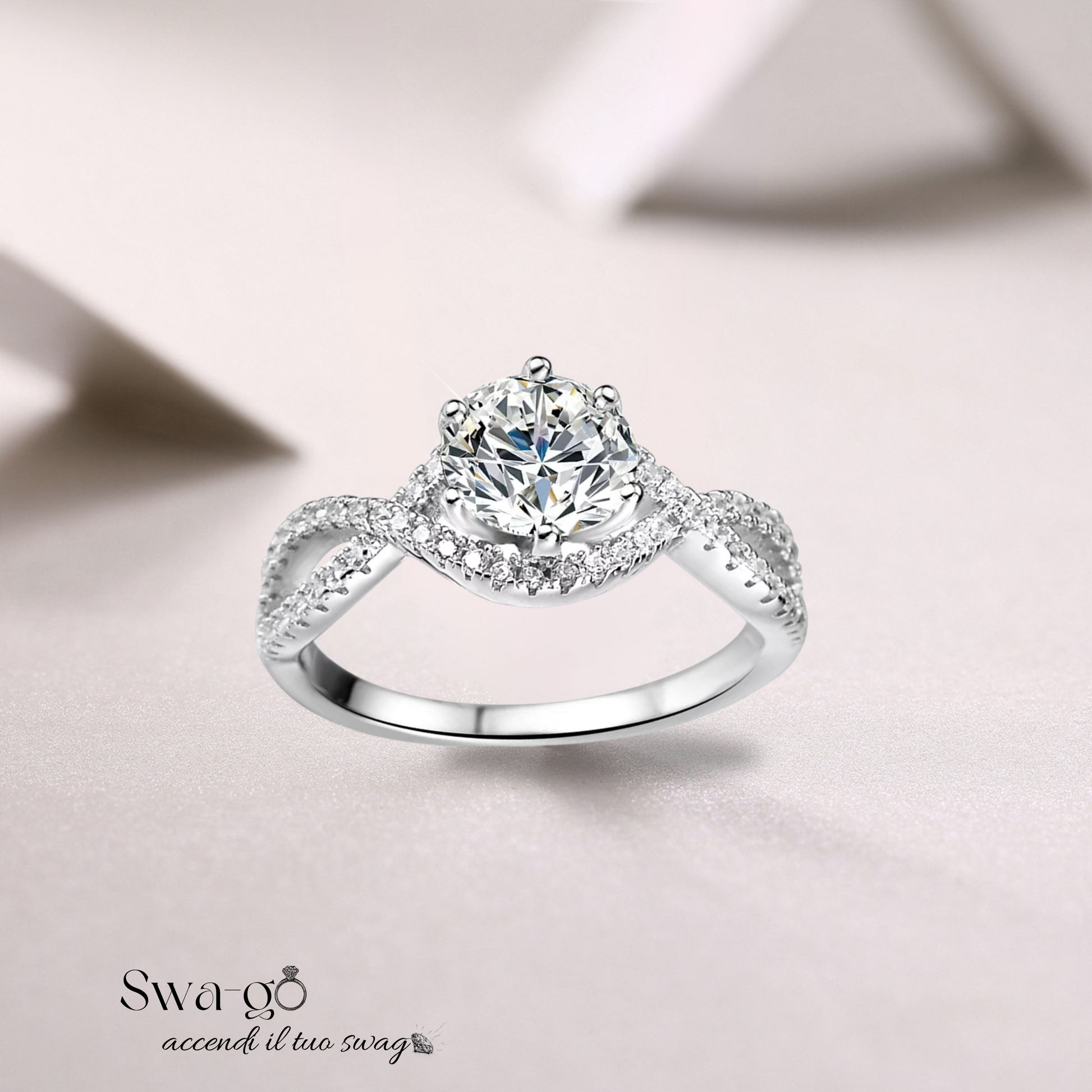 Immagine di un anello moissanite con contorno pavé elegante brillante placcato oro bianco con pietra Moissanite certificata, nota per la sua brillantezza e durata eccezionali. Perfetto per fidanzamento o regalo elegante.