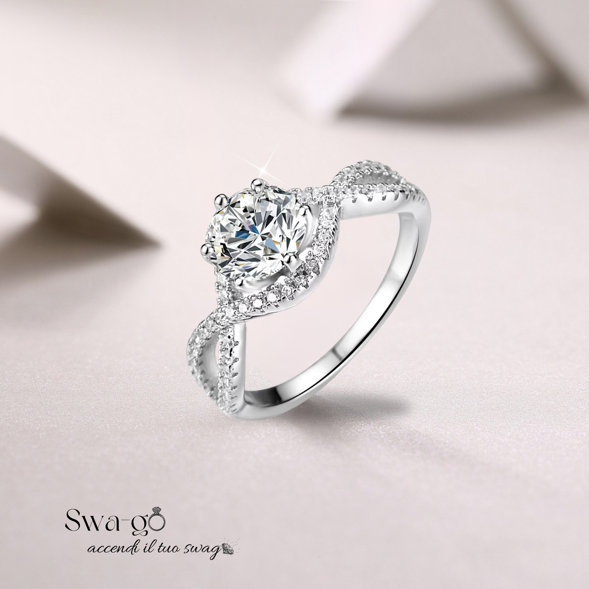 Immagine di un anello solitario donna moissanite design infinito placcatura oro bianco con pietra Moissanite certificata, nota per la sua brillantezza e durata eccezionali. Perfetto per fidanzamento o regalo elegante.